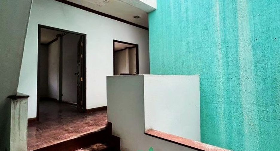 For sale 5 bedrooms townhouse in Bang Khun Thian, Bangkok