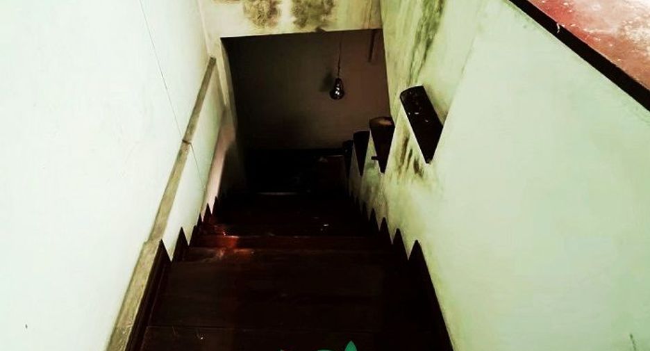 For sale 5 bedrooms townhouse in Bang Khun Thian, Bangkok