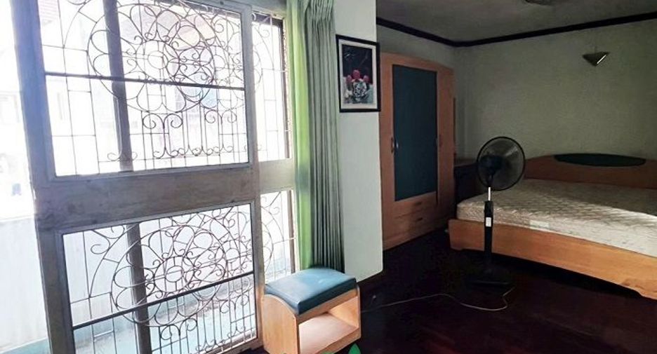 For sale 5 bedrooms townhouse in Bang Khun Thian, Bangkok