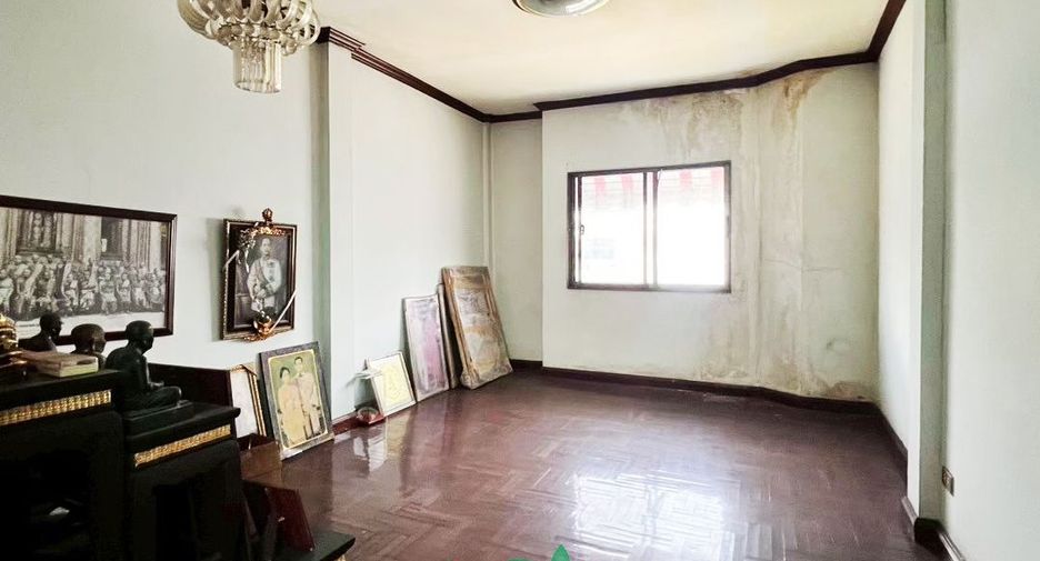 For sale 5 bedrooms townhouse in Bang Khun Thian, Bangkok