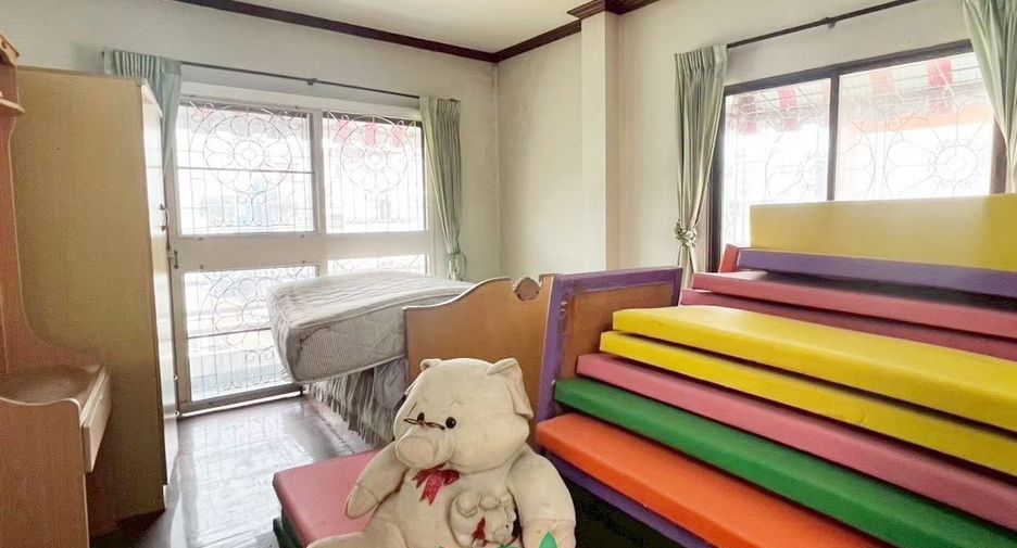 For sale 5 bedrooms townhouse in Bang Khun Thian, Bangkok