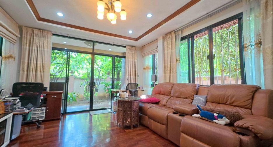 For sale 5 bedrooms house in Bang Khen, Bangkok