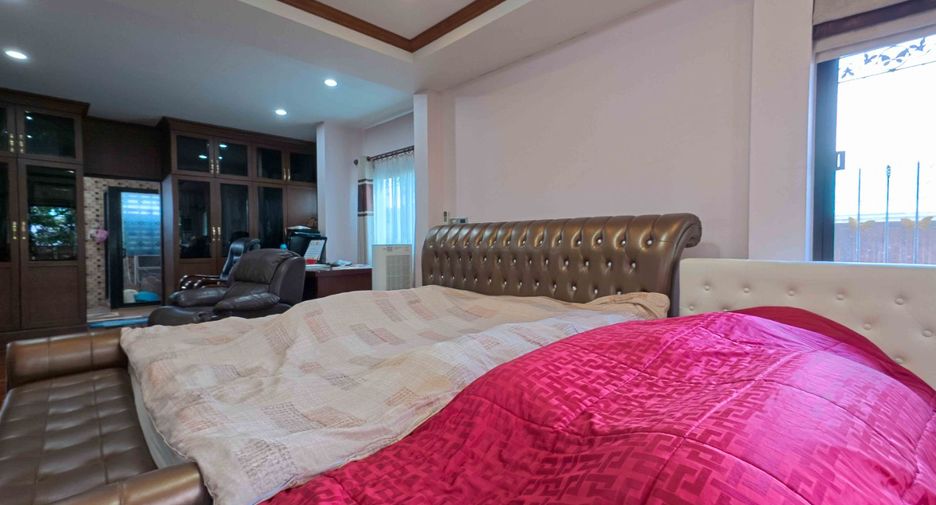 For sale 5 bedrooms house in Bang Khen, Bangkok