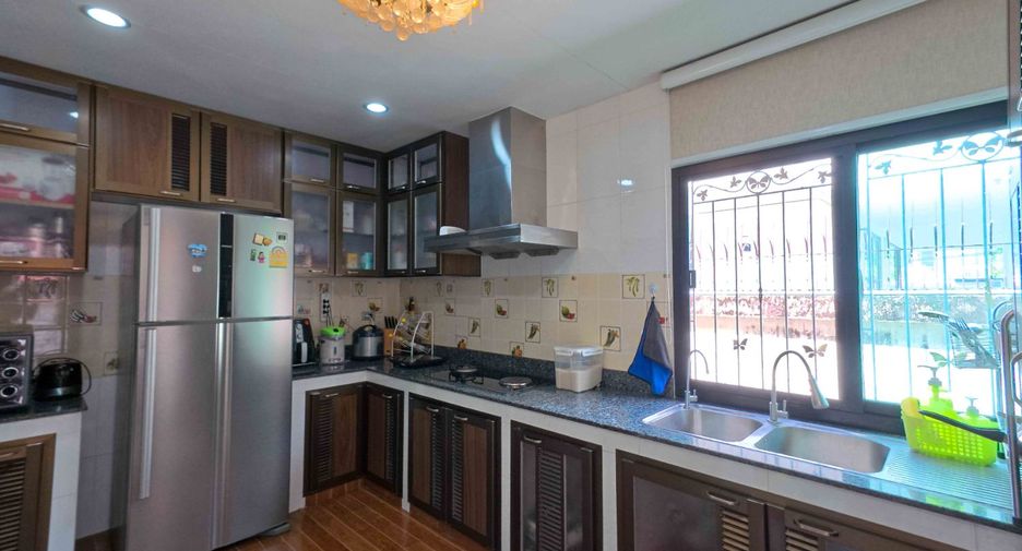 For sale 5 bedrooms house in Bang Khen, Bangkok