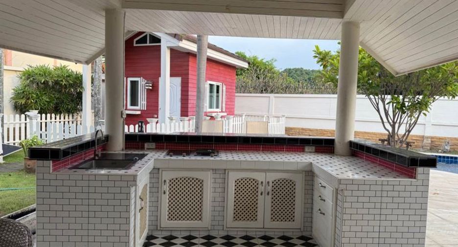 Haus zur Miete mit 3 Zimmer in Si Racha, Chonburi