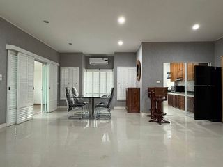 Haus zur Miete mit 3 Zimmer in Si Racha, Chonburi