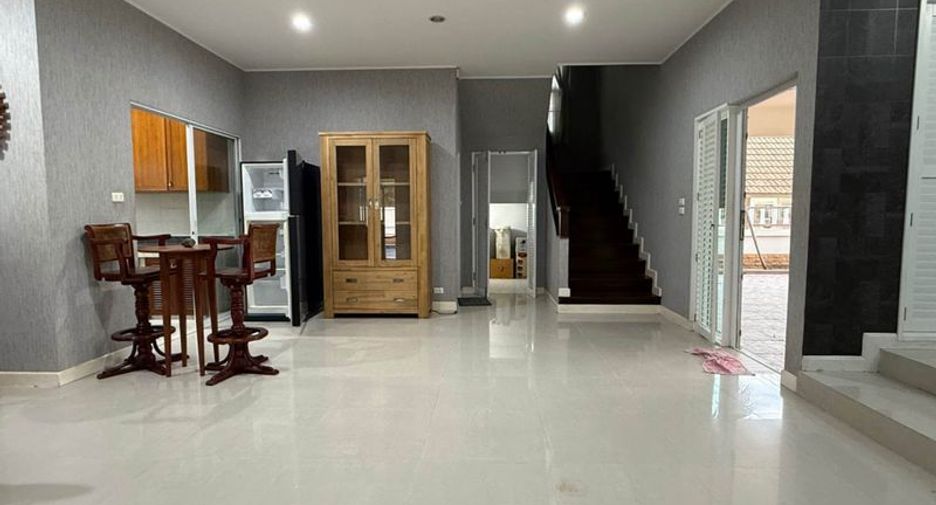 Haus zur Miete mit 3 Zimmer in Si Racha, Chonburi