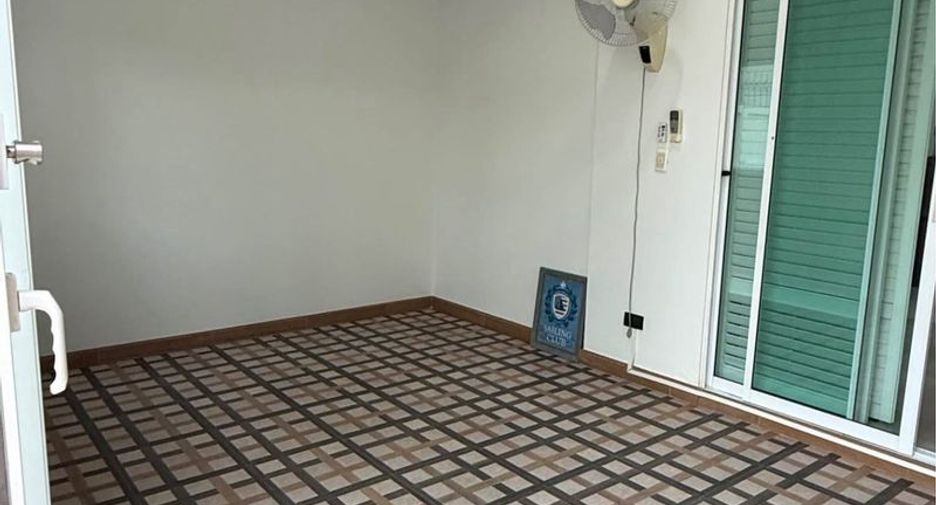 Haus zur Miete mit 3 Zimmer in Si Racha, Chonburi