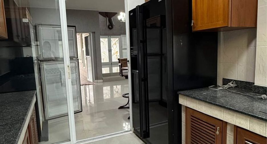 Haus zur Miete mit 3 Zimmer in Si Racha, Chonburi