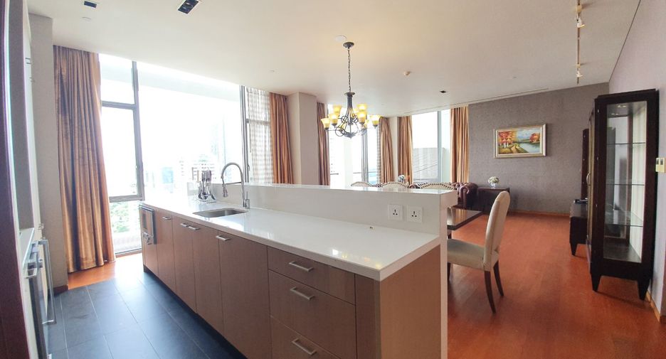 For rent 3 bedrooms condo in Sathon, Bangkok