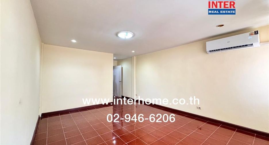 For sale 2 bedrooms townhouse in Don Mueang, Bangkok