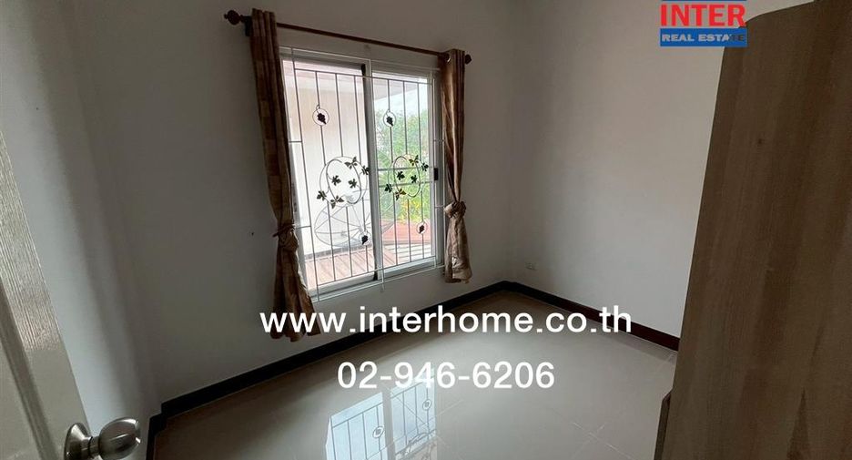 For sale 3 bedrooms townhouse in Mueang Samut Prakan, Samut Prakan