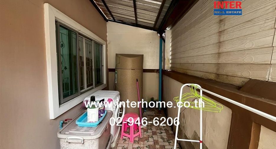 For sale 3 bedrooms townhouse in Mueang Samut Prakan, Samut Prakan
