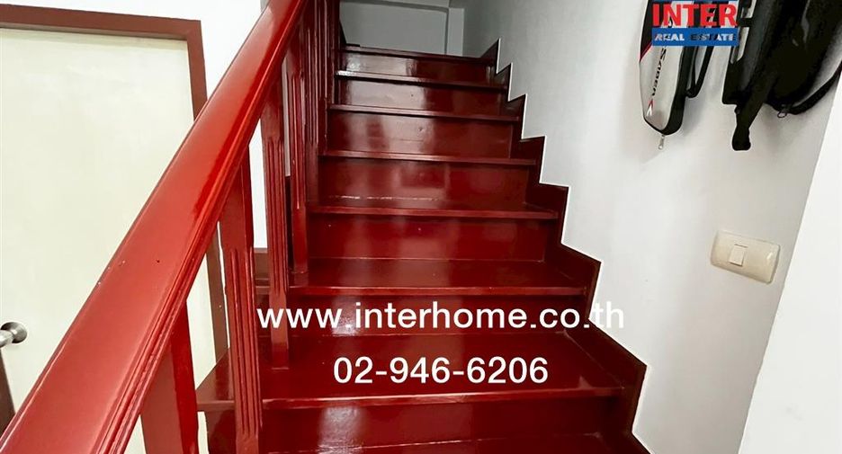 For sale 3 bedrooms townhouse in Mueang Samut Prakan, Samut Prakan
