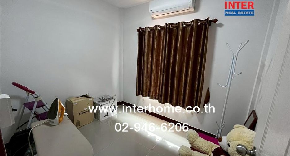For sale 3 bedrooms townhouse in Mueang Samut Prakan, Samut Prakan