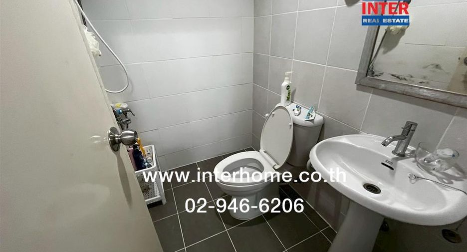 For sale 3 bedrooms townhouse in Mueang Samut Prakan, Samut Prakan