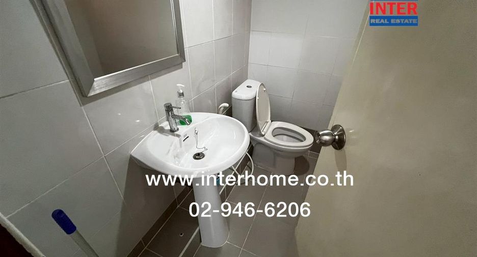 For sale 3 bedrooms townhouse in Mueang Samut Prakan, Samut Prakan