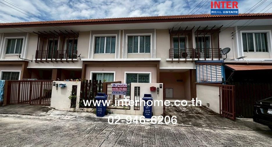 For sale 3 bedrooms townhouse in Mueang Samut Prakan, Samut Prakan