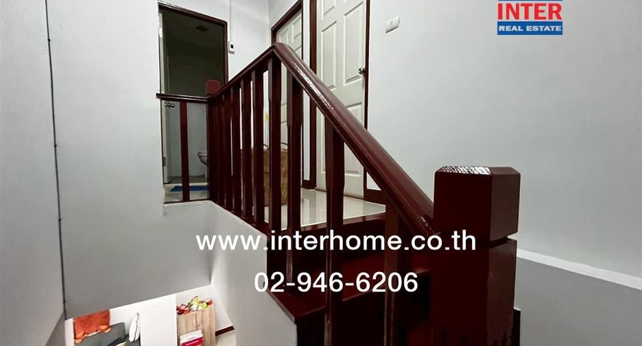 For sale 3 bedrooms townhouse in Mueang Samut Prakan, Samut Prakan
