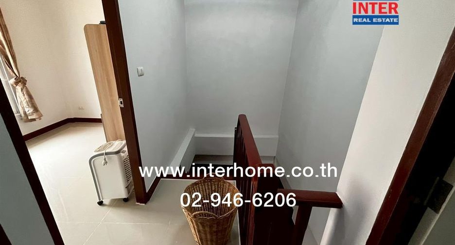 For sale 3 bedrooms townhouse in Mueang Samut Prakan, Samut Prakan
