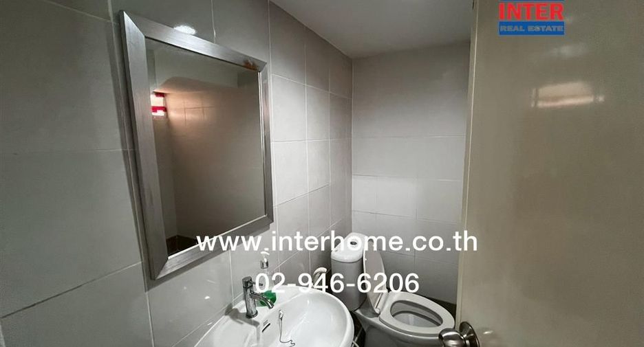 For sale 3 bedrooms townhouse in Mueang Samut Prakan, Samut Prakan
