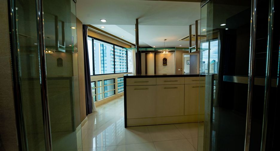For rent and for sale 3 bedrooms condo in Khlong Toei, Bangkok