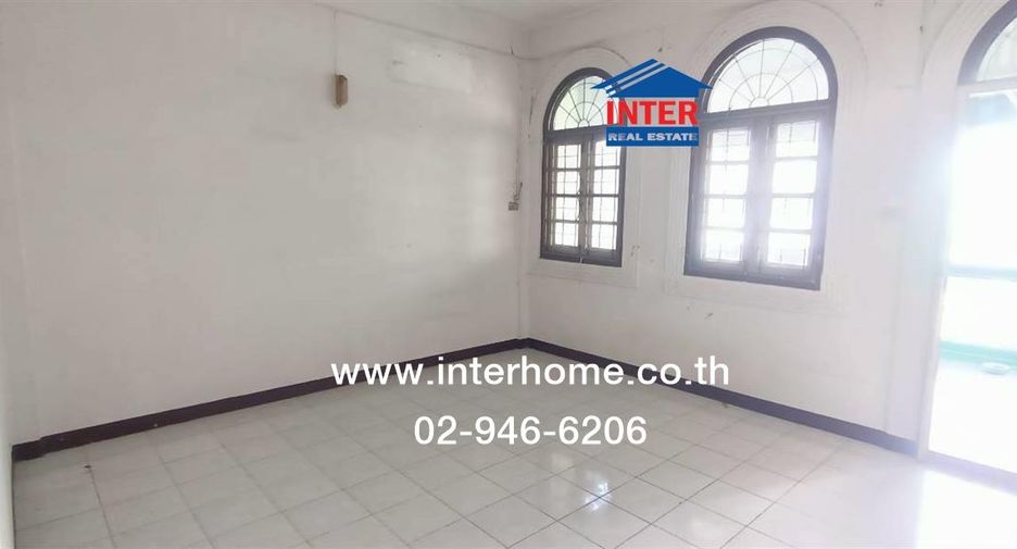 Casa adosada en venta de 4 habitaciones en Bang Bon, Bangkok