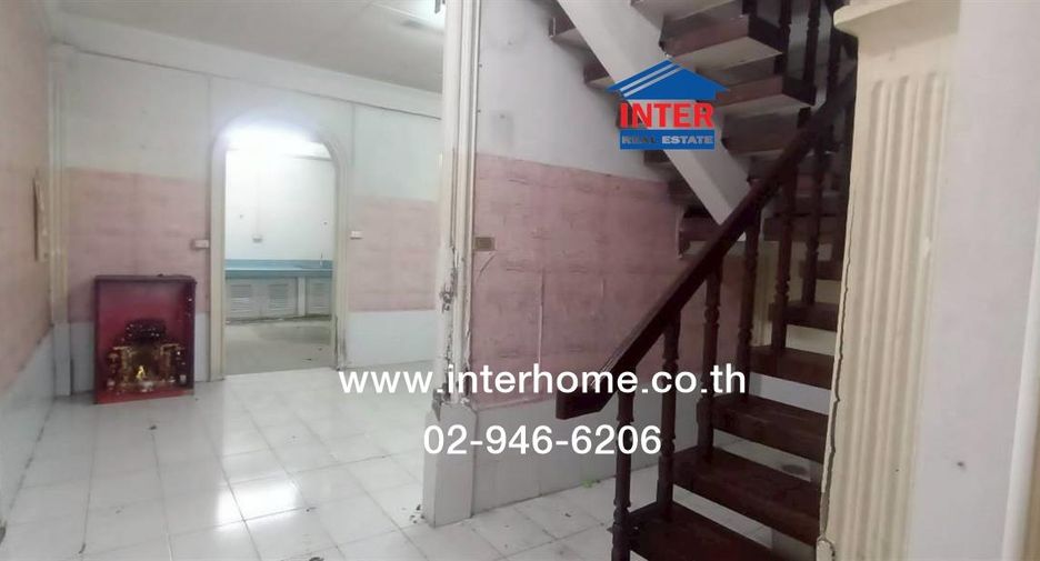 Casa adosada en venta de 4 habitaciones en Bang Bon, Bangkok