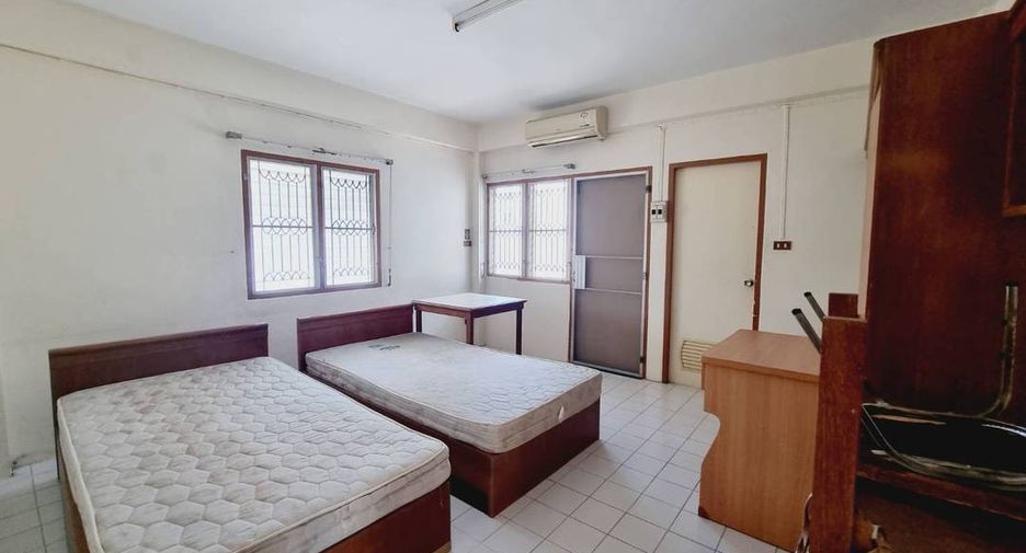 For rent 15 bedrooms retail Space in Mueang Chiang Mai, Chiang Mai