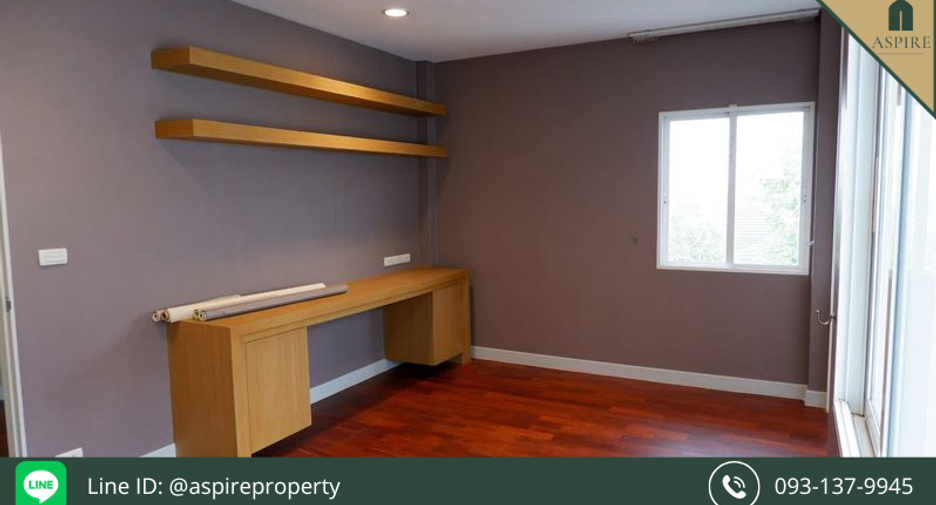 For sale 5 bedrooms house in Saphan Sung, Bangkok
