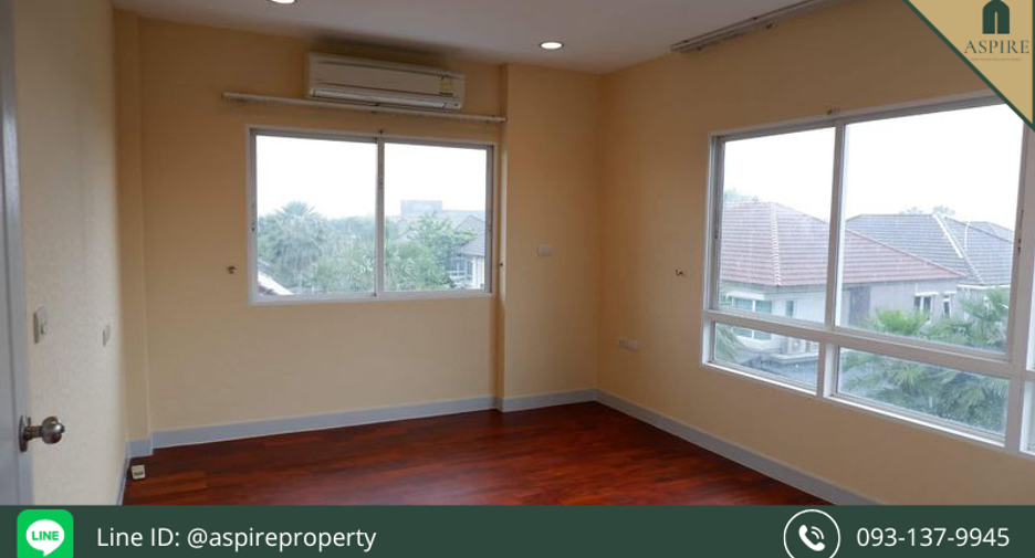 For sale 5 bedrooms house in Saphan Sung, Bangkok
