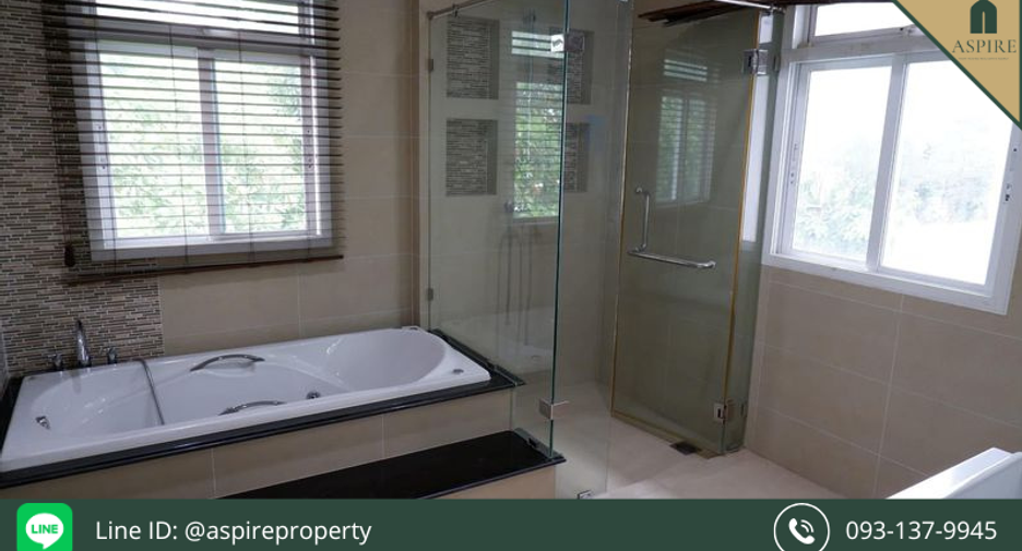 For sale 5 bedrooms house in Saphan Sung, Bangkok