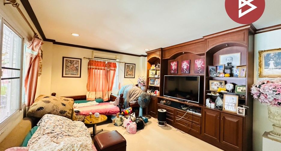 For sale 4 bedrooms house in Sam Phran, Nakhon Pathom