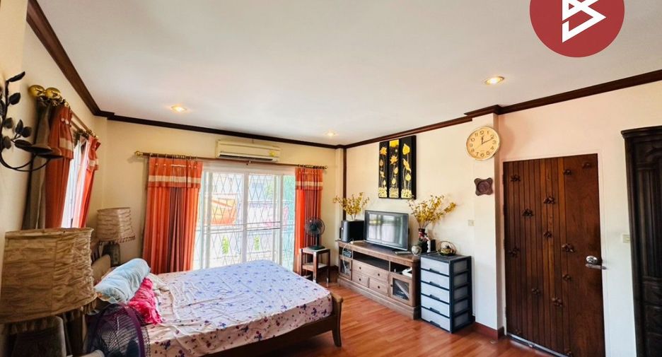 For sale 4 bedrooms house in Sam Phran, Nakhon Pathom