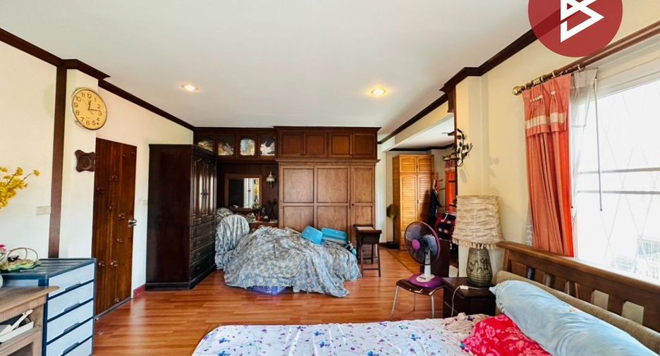 For sale 4 bedrooms house in Sam Phran, Nakhon Pathom