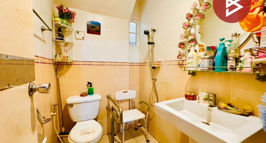 For sale 4 bedrooms house in Sam Phran, Nakhon Pathom
