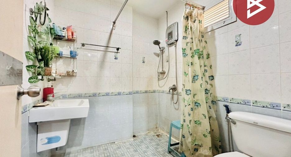 For sale 4 bedrooms house in Sam Phran, Nakhon Pathom