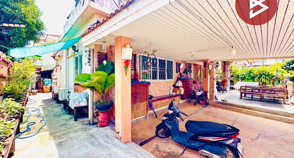 For sale 4 bedrooms house in Sam Phran, Nakhon Pathom