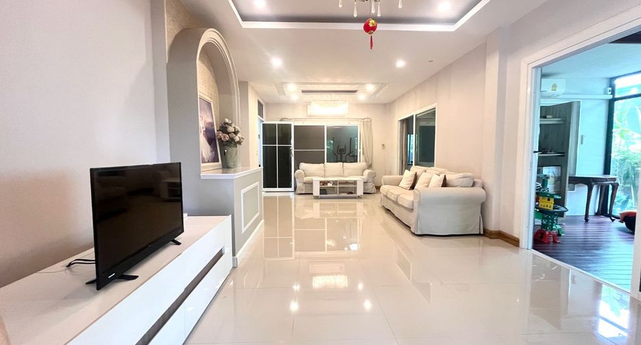 For sale 4 bedrooms house in Sai Mai, Bangkok