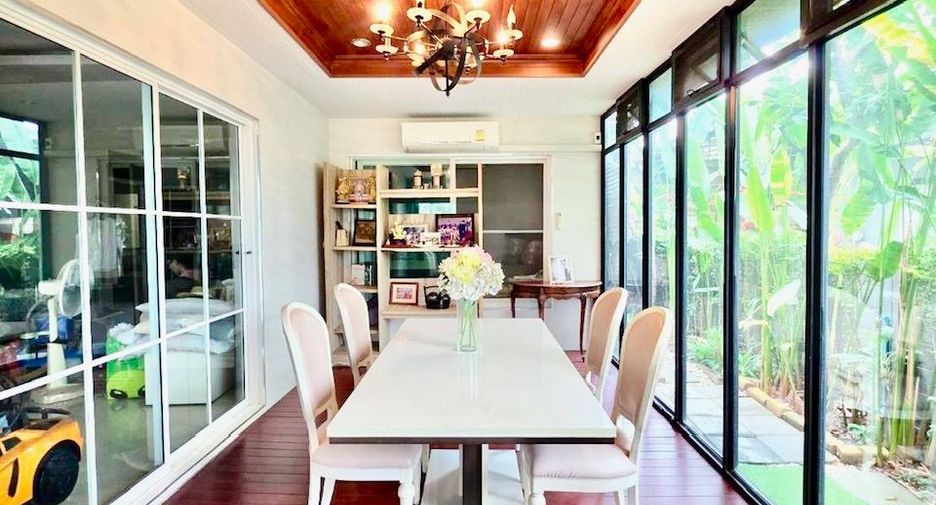 For sale 4 bedrooms house in Sai Mai, Bangkok