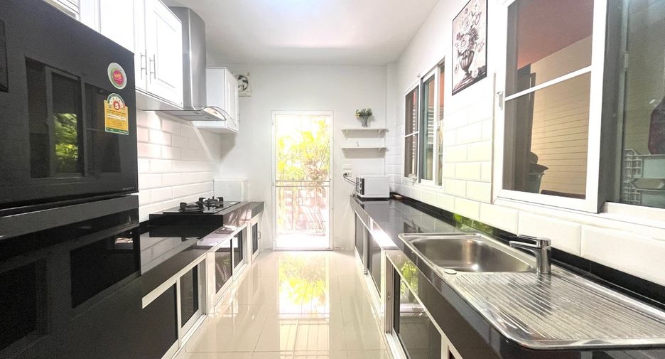 For sale 4 bedrooms house in Sai Mai, Bangkok