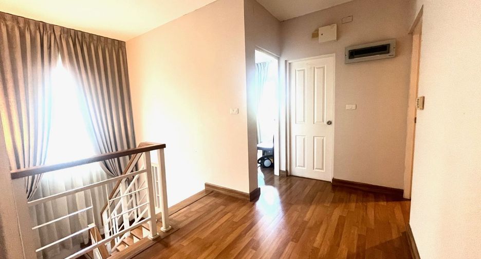 For sale 4 bedrooms house in Sai Mai, Bangkok