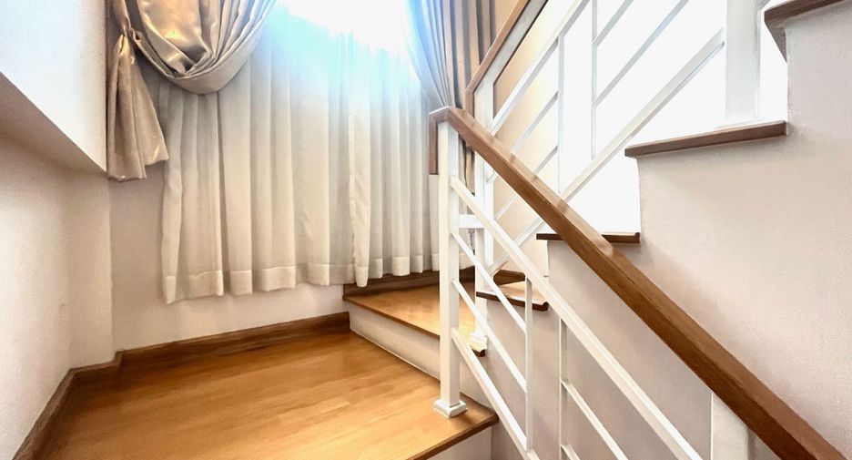 For sale 4 bedrooms house in Sai Mai, Bangkok