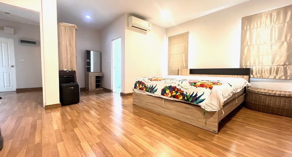 For sale 4 bedrooms house in Sai Mai, Bangkok