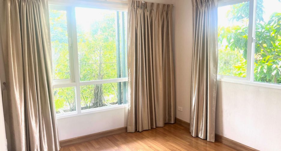 For sale 4 bedrooms house in Sai Mai, Bangkok