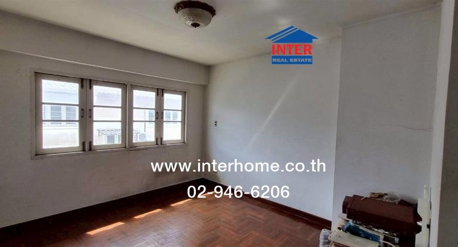 For sale 5 bedrooms townhouse in Wang Thonglang, Bangkok