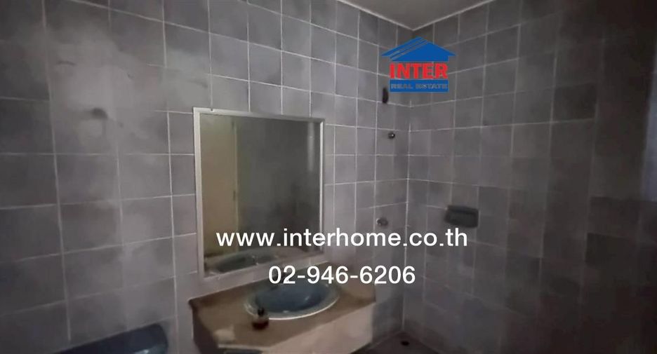 For sale 5 bedrooms townhouse in Wang Thonglang, Bangkok