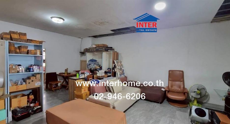 For sale 5 bedrooms townhouse in Wang Thonglang, Bangkok
