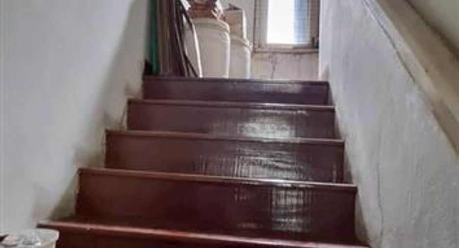 For sale 5 bedrooms townhouse in Wang Thonglang, Bangkok