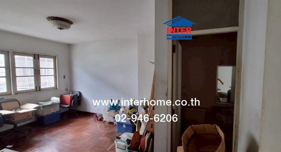 For sale 5 bedrooms townhouse in Wang Thonglang, Bangkok